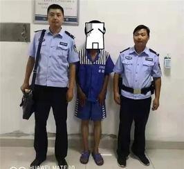 警察抓捕现场吃瓜,围观群众“吃瓜”热议