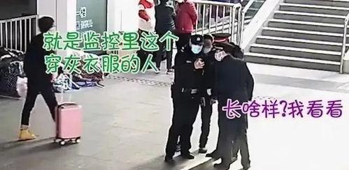 警察抓捕现场吃瓜,围观群众“吃瓜”热议