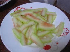 吃瓜别只吃瓜皮是啥意思,揭秘网络热语的深层含义